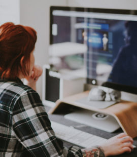 Estamos presenciando casos de organizaciones que se manifiestan a favor del teletrabajo y otras, que prefieren volver a lo de antes y que todo el equipo vaya a diario a la oficina. Recursos Humanos busca la manera de equilibrar esta situación. Desde que apareció la pandemia y se obligó a todo el planeta a imponer el teletrabajo, aunque uno creyera que no se estaba preparado, muchas cosas han cambiado… ¿o no?