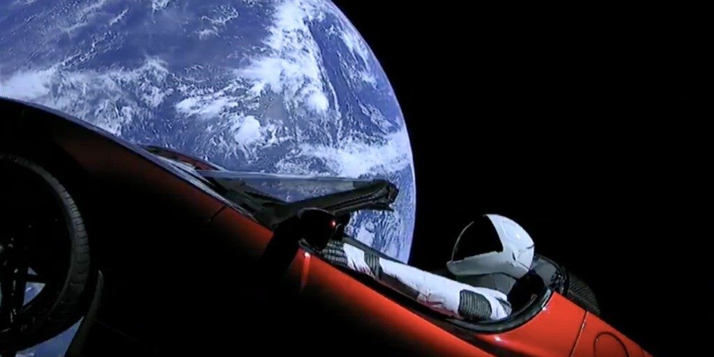 Tesla Roadster con Starman en órbita
